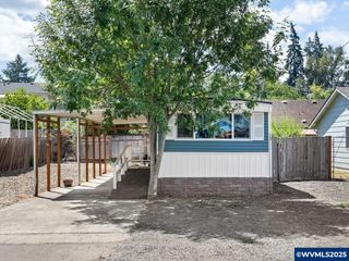 1341 Quince St, Sweet Home, OR 97386