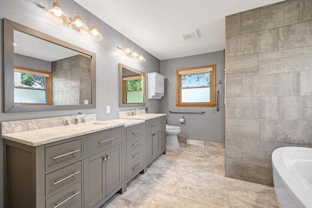 2736 Shamrock DRIVE, Mount Pleasant, WI 53406