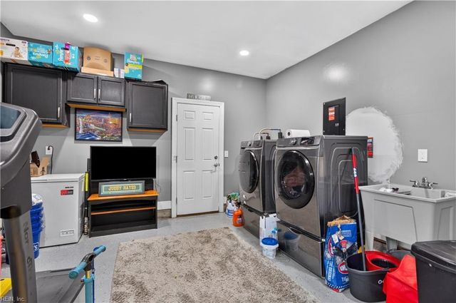 1621 Ronald DR, Suffolk, VA 23434
