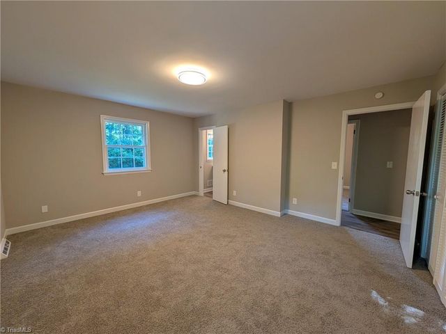 2696 Belwick Drive, Winston-salem, NC 27106