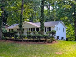 2696 Belwick Drive, Winston-salem, NC 27106