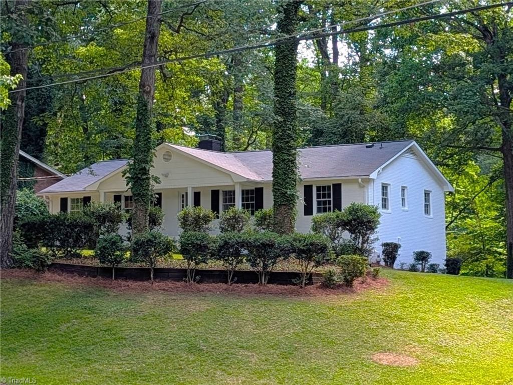 2696 Belwick Drive, Winston-salem, NC 27106