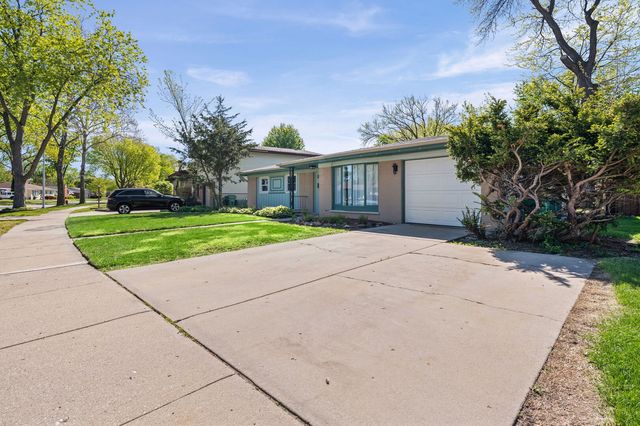 1011 Beverly Drive, Wheeling, IL 60090