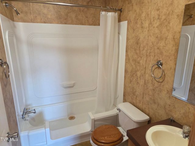 158 North Drive, Marion, VA 24354