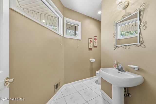 440 Fawns Run, Morganville, NJ 07751