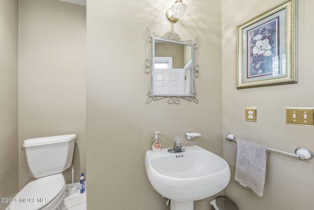 440 Fawns Run, Morganville, NJ 07751