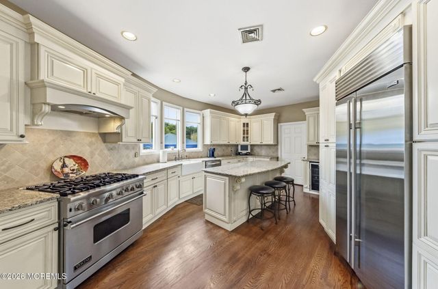 440 Fawns Run, Morganville, NJ 07751
