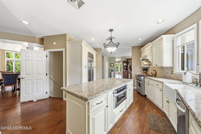 440 Fawns Run, Morganville, NJ 07751
