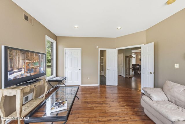 440 Fawns Run, Morganville, NJ 07751