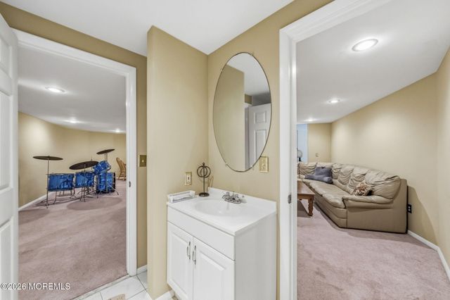 440 Fawns Run, Morganville, NJ 07751