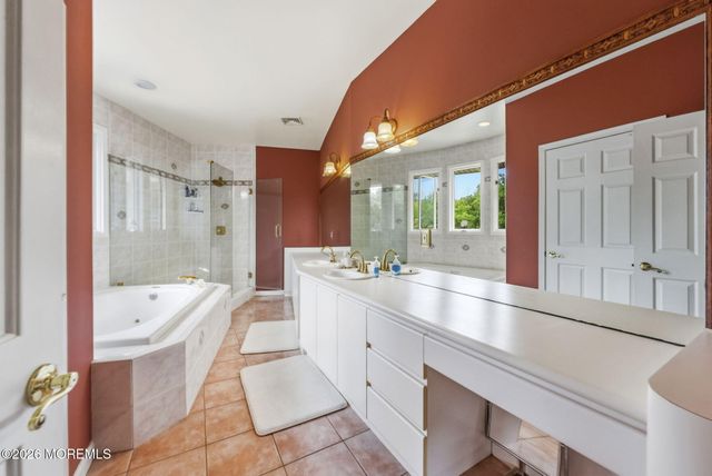 440 Fawns Run, Morganville, NJ 07751