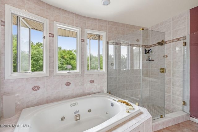 440 Fawns Run, Morganville, NJ 07751