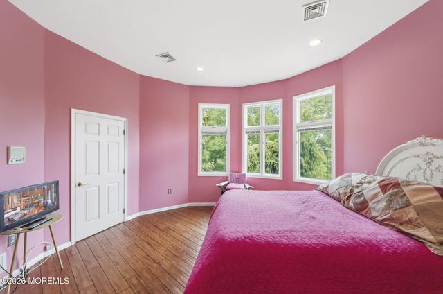 440 Fawns Run, Morganville, NJ 07751