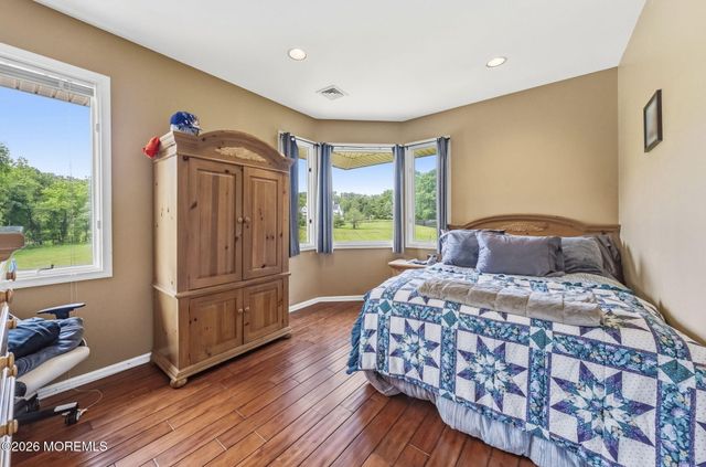 440 Fawns Run, Morganville, NJ 07751