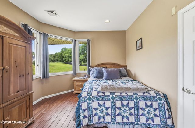 440 Fawns Run, Morganville, NJ 07751