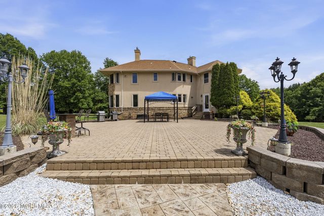 440 Fawns Run, Morganville, NJ 07751