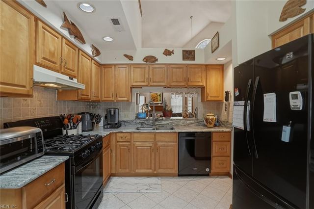 1946 Cranborne CT, Virginia Beach, VA 23453