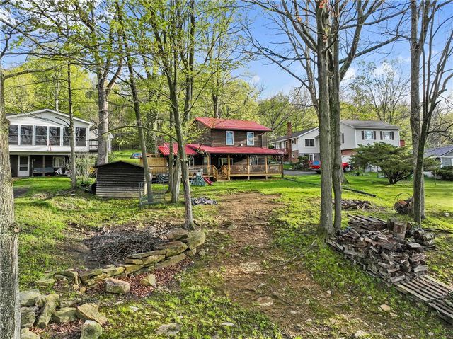 1036 Causeway Dr, Lake Stonycreek, PA 15541