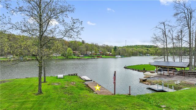 1036 Causeway Dr, Lake Stonycreek, PA 15541