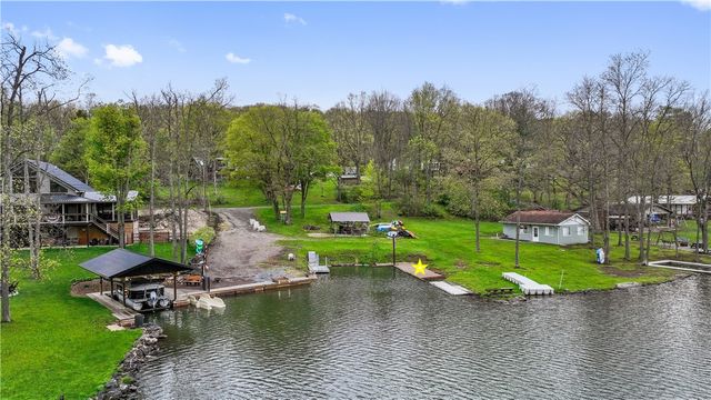 1036 Causeway Dr, Lake Stonycreek, PA 15541