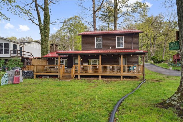 1036 Causeway Dr, Lake Stonycreek, PA 15541