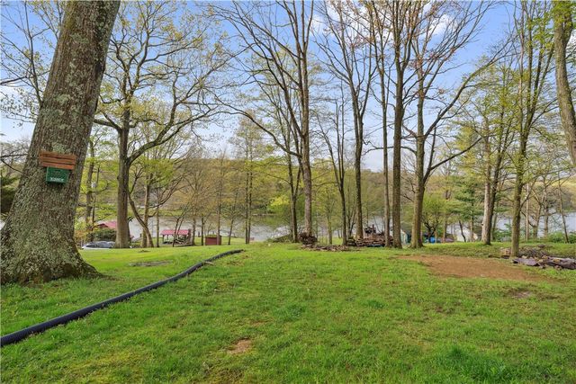 1036 Causeway Dr, Lake Stonycreek, PA 15541