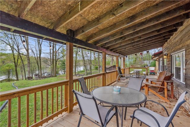 1036 Causeway Dr, Lake Stonycreek, PA 15541