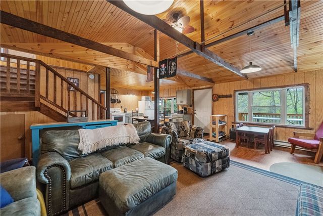 1036 Causeway Dr, Lake Stonycreek, PA 15541