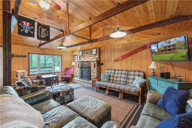 1036 Causeway Dr, Lake Stonycreek, PA 15541