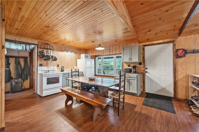 1036 Causeway Dr, Lake Stonycreek, PA 15541