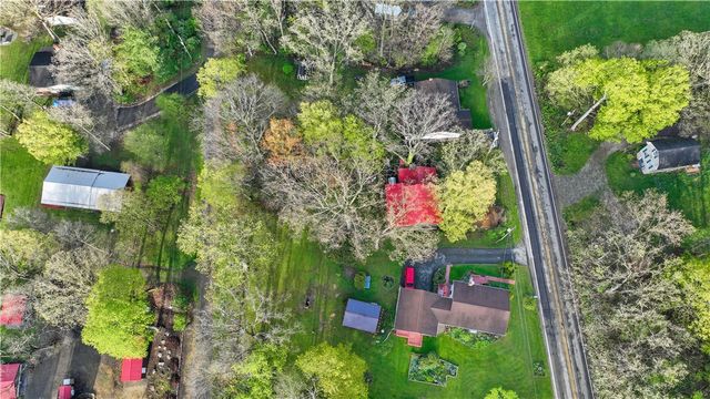 1036 Causeway Dr, Lake Stonycreek, PA 15541