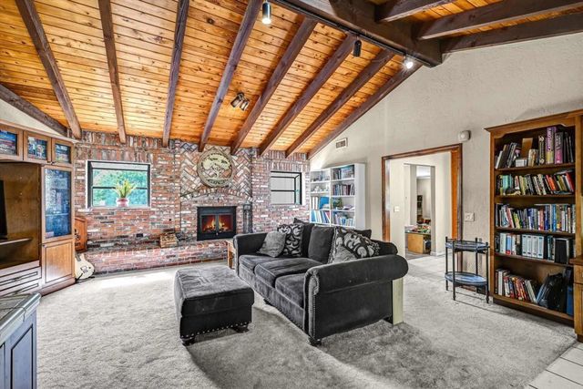 3056 Overhill Drive, Vista, CA 92084