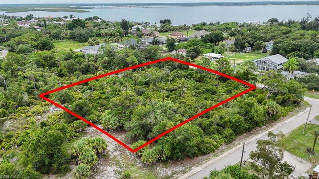 1910 Banana ST, Port Charlotte, FL 33980