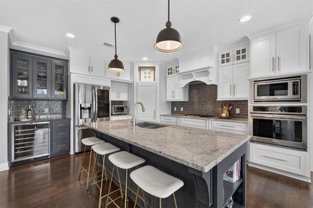 9117 W 178th Street, Overland Park, KS 66013