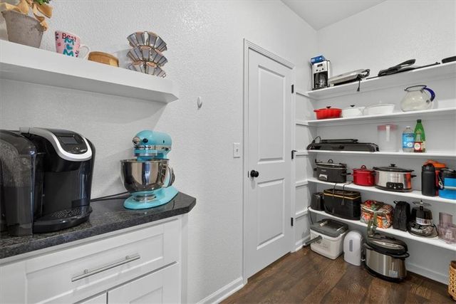 9117 W 178th Street, Overland Park, KS 66013