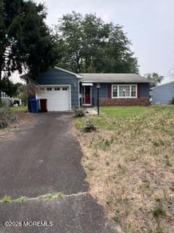 16 Edinburgh Drive, Toms River, NJ 08757