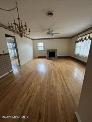 16 Edinburgh Drive, Toms River, NJ 08757