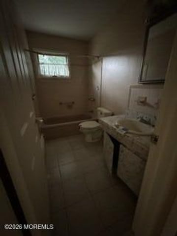 16 Edinburgh Drive, Toms River, NJ 08757