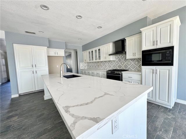 10983 Bay Shore Street, Victorville, CA 92392