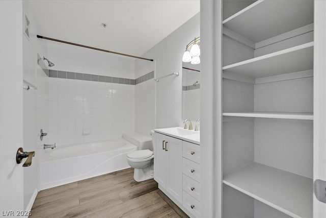 950 Seven Hills Drive 116, Henderson, NV 89052