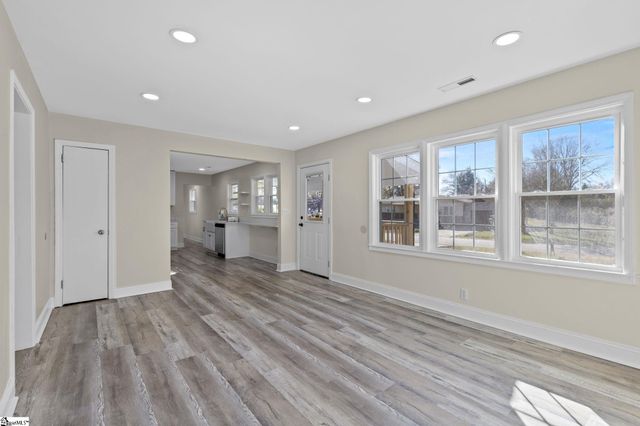 19 Mclean Street, Greenville, SC 29611