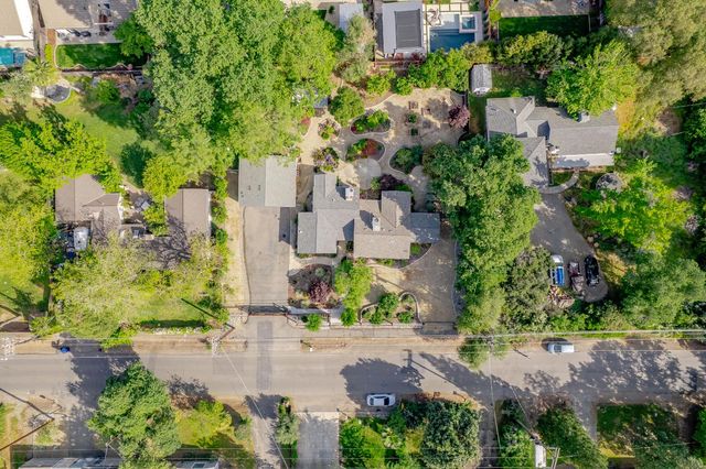 5525 Kenneth Ave, Carmichael, CA 95608