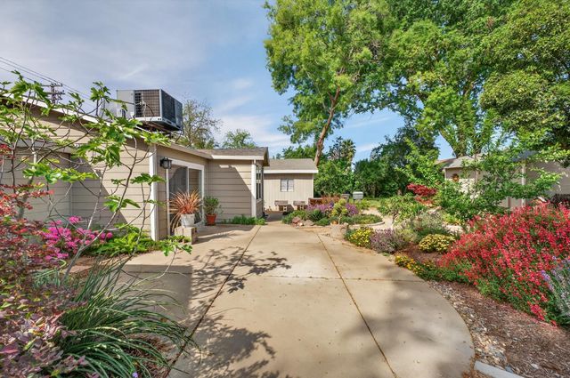 5525 Kenneth Ave, Carmichael, CA 95608