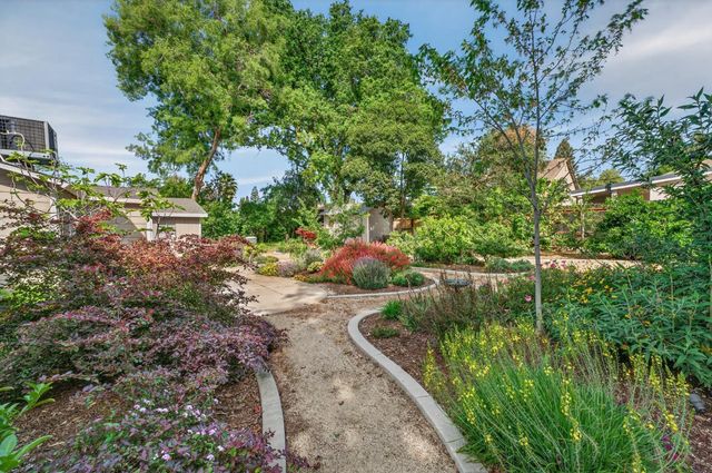 5525 Kenneth Ave, Carmichael, CA 95608