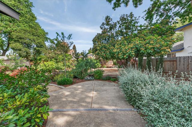 5525 Kenneth Ave, Carmichael, CA 95608