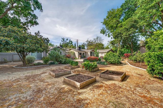 5525 Kenneth Ave, Carmichael, CA 95608