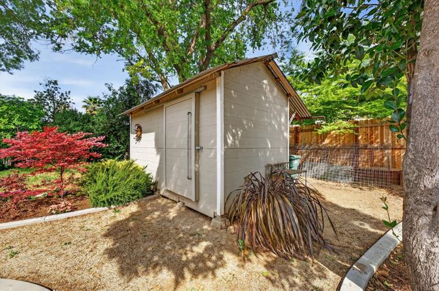 5525 Kenneth Ave, Carmichael, CA 95608