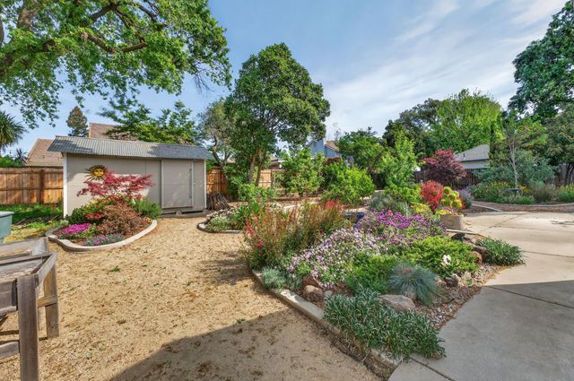 5525 Kenneth Ave, Carmichael, CA 95608