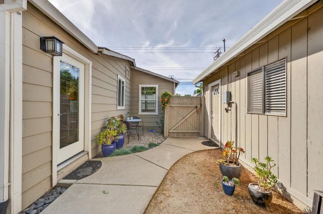 5525 Kenneth Ave, Carmichael, CA 95608