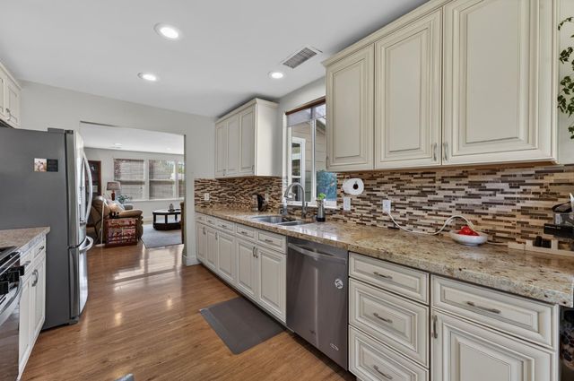 5525 Kenneth Ave, Carmichael, CA 95608